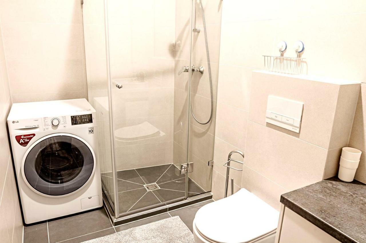 Modern 1Bd Apartment In Old Town By Hostlovers Каунас Екстер'єр фото